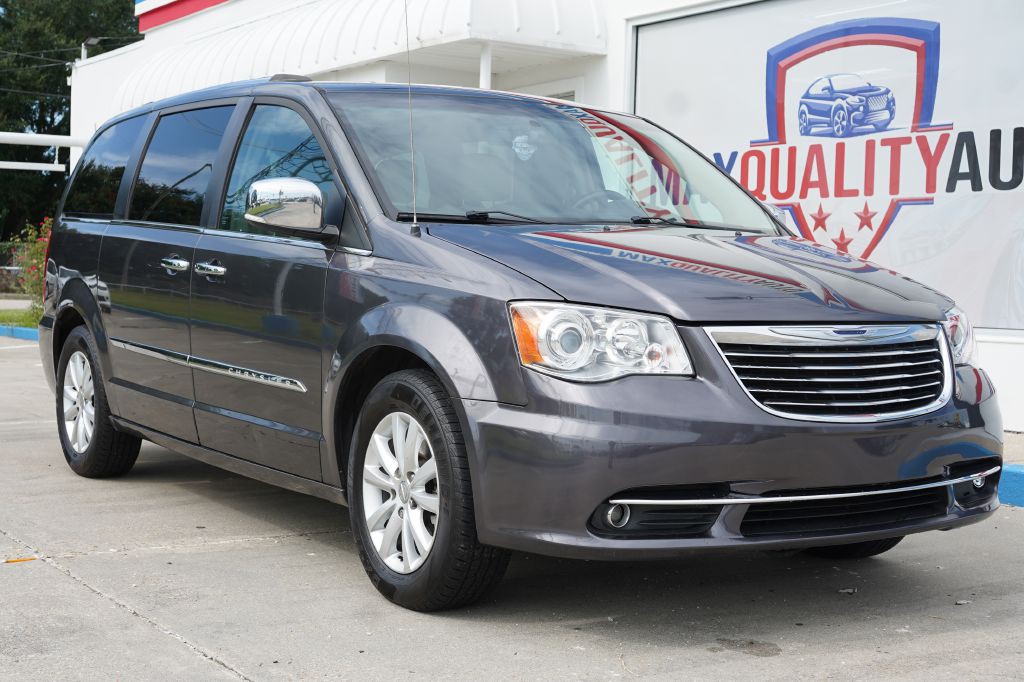 2016 Chrysler Town & Country Image 2