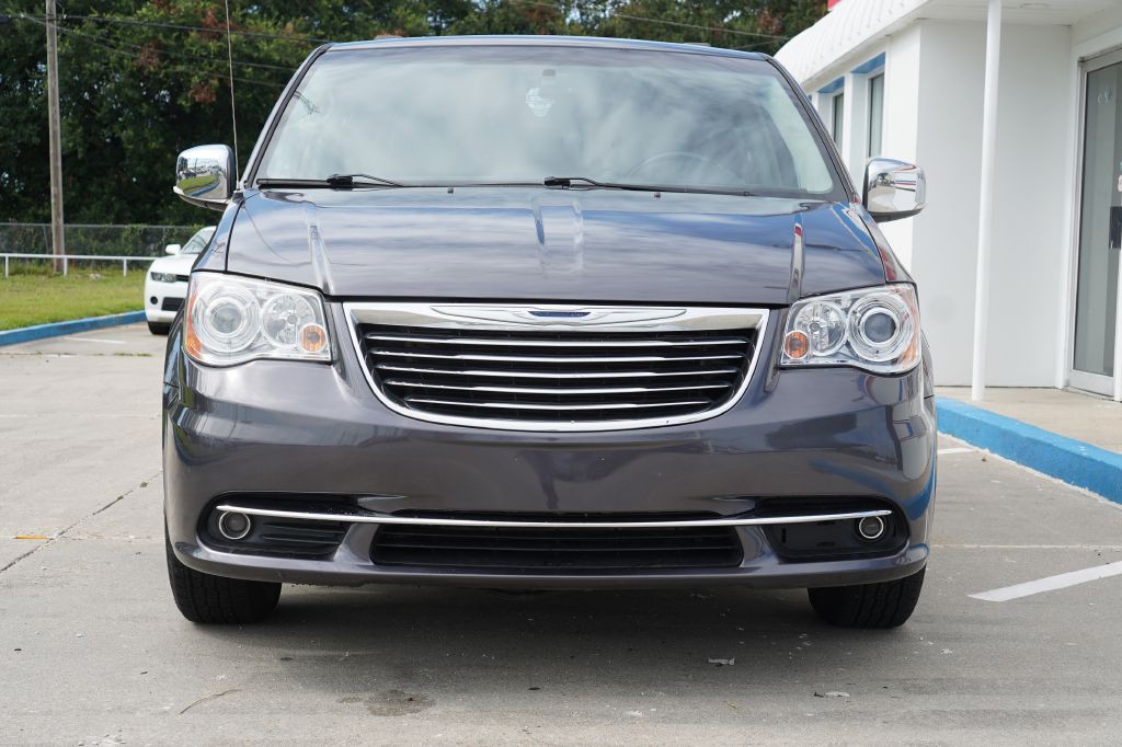 2016 Chrysler Town & Country Image 4