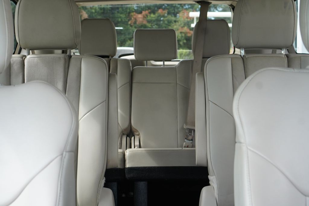 2016 Chrysler Town & Country Image 17
