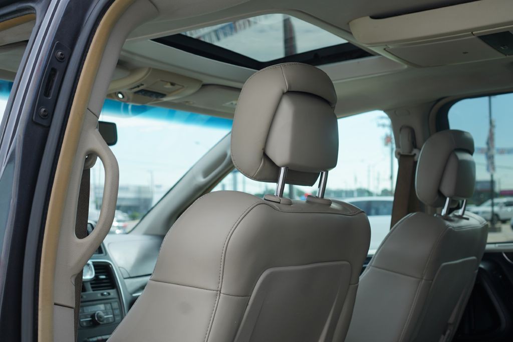 2016 Chrysler Town & Country Image 21
