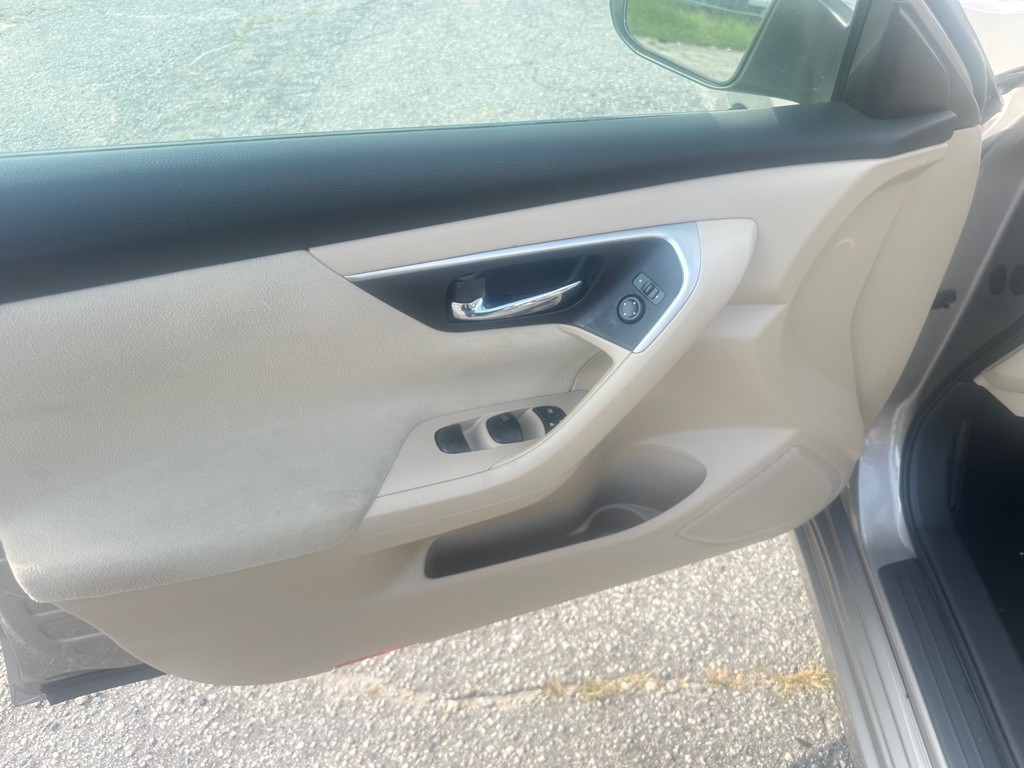 2015 Nissan Altima Image 9