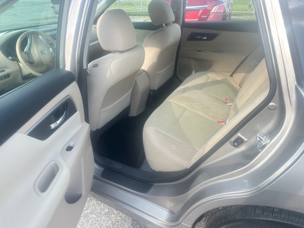 2015 Nissan Altima Image 10