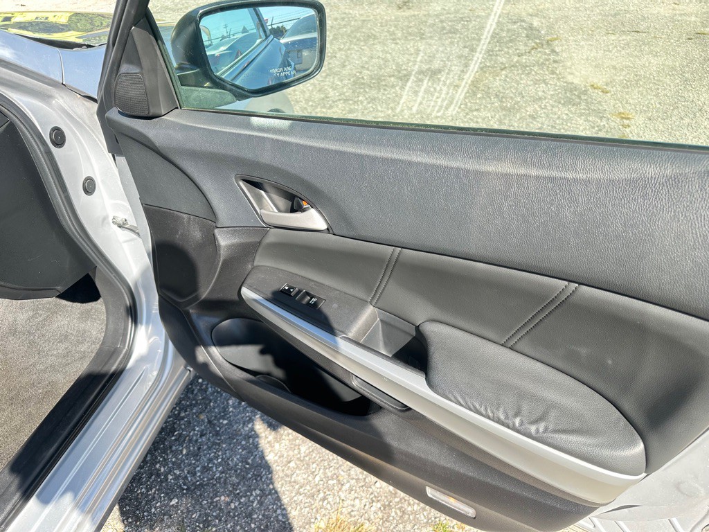 2009 Honda Accord Image 15