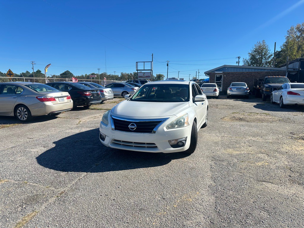 2015 Nissan Altima Image 1