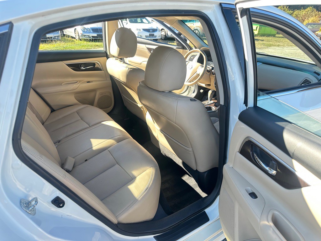 2015 Nissan Altima Image 11