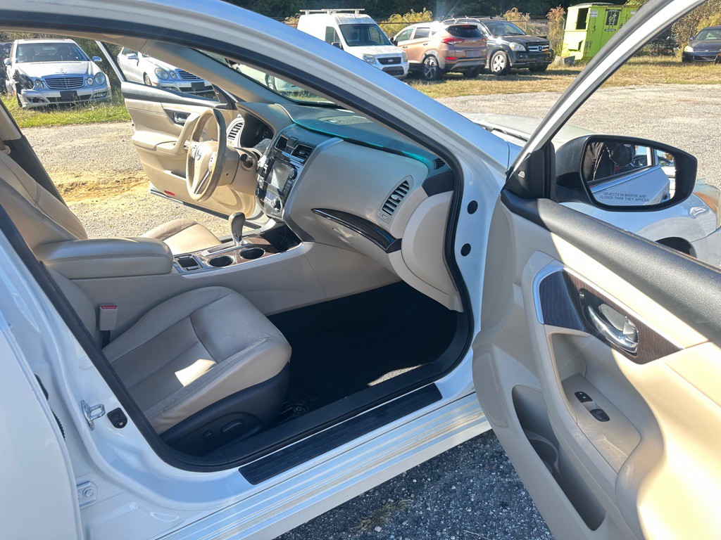 2015 Nissan Altima Image 13