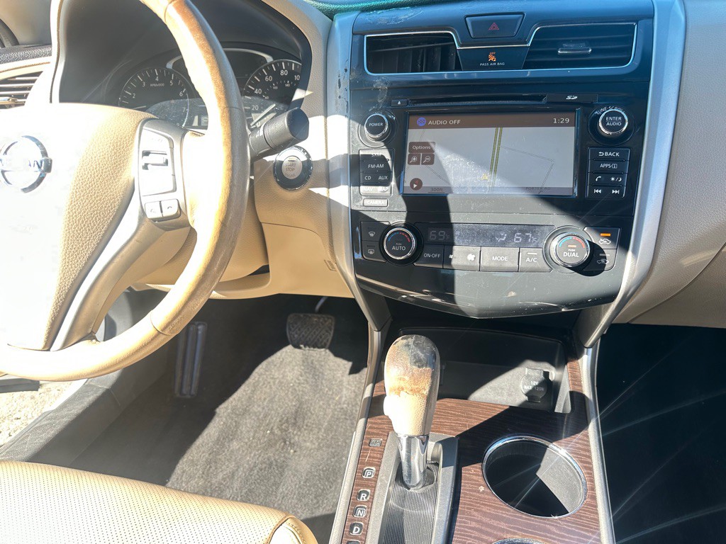 2015 Nissan Altima Image 15