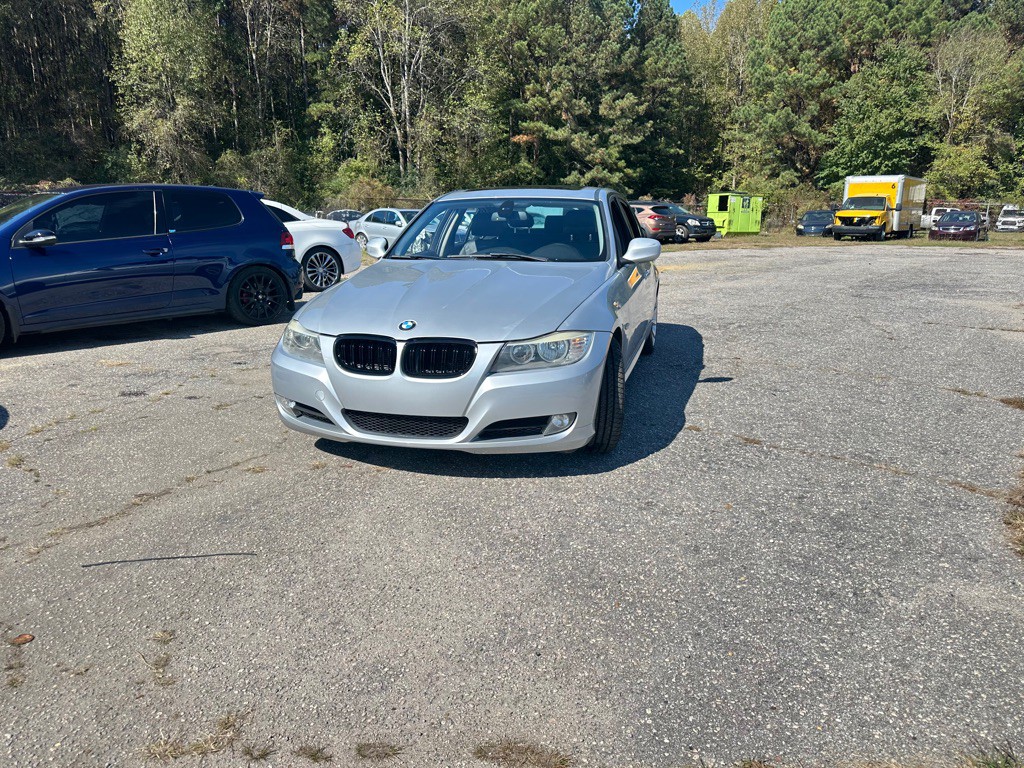 2011 BMW 3 Series Image 1