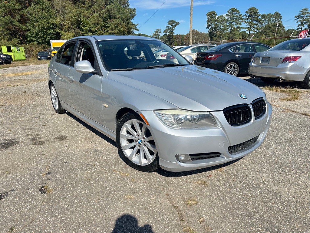 2011 BMW 3 Series Image 3