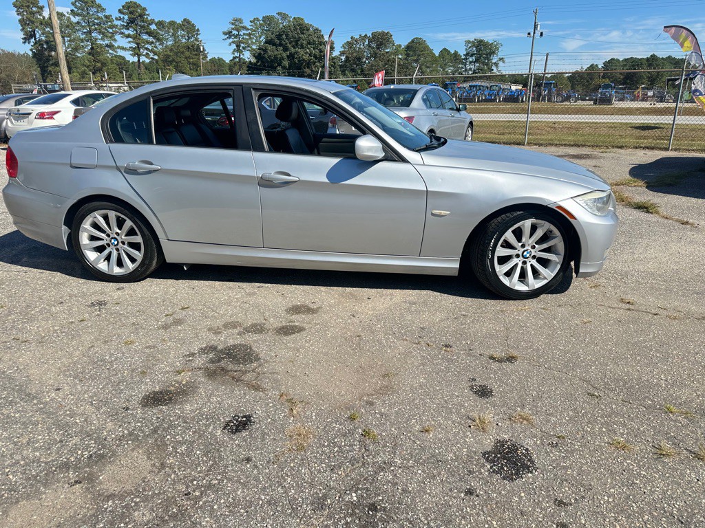 2011 BMW 3 Series Image 4