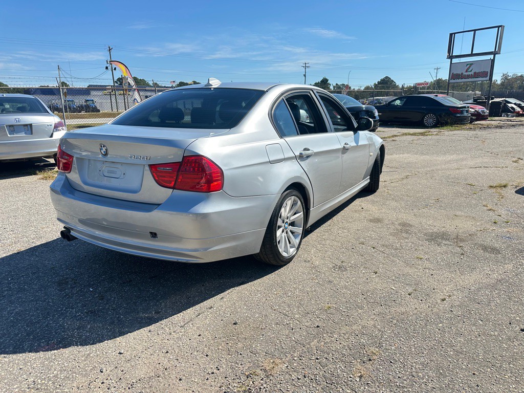 2011 BMW 3 Series Image 5