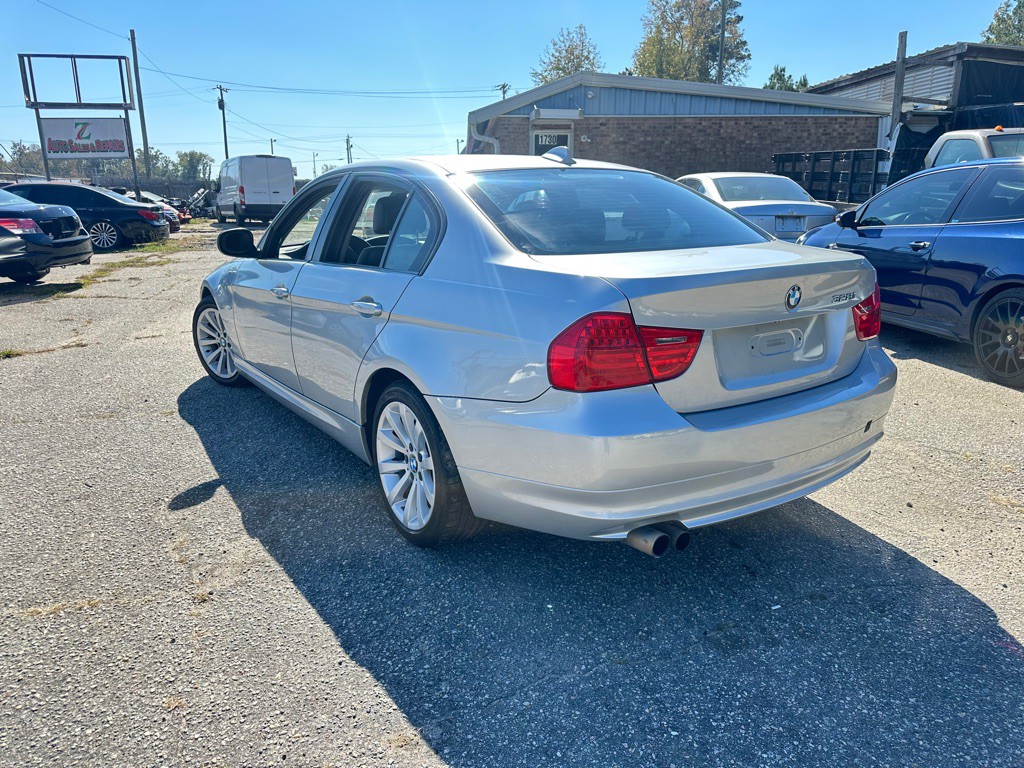 2011 BMW 3 Series Image 7