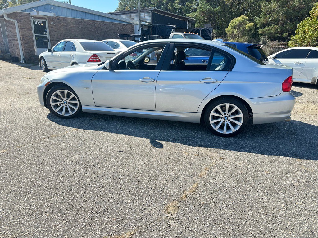 2011 BMW 3 Series Image 8
