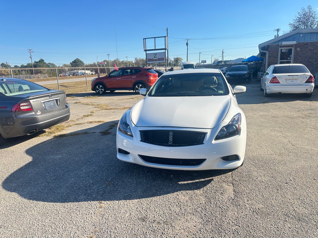 2011 INFINITI G37 Image 2