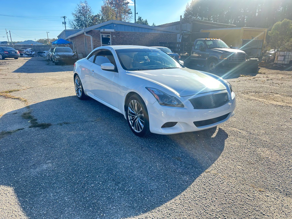 2011 INFINITI G37 Image 3