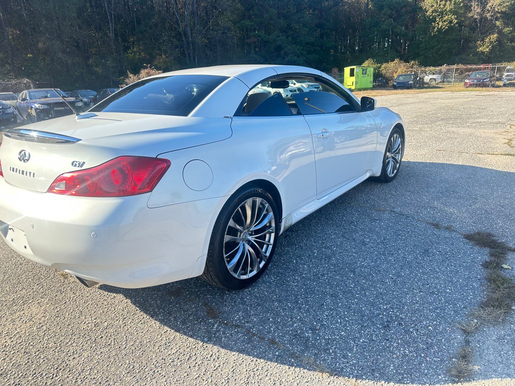 2011 INFINITI G37 Image 5