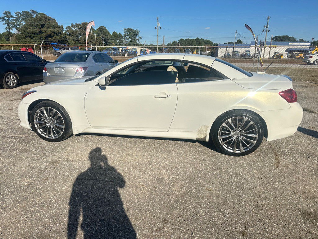 2011 INFINITI G37 Image 8