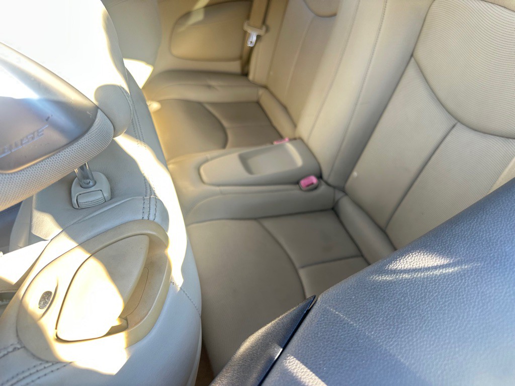 2011 INFINITI G37 Image 10