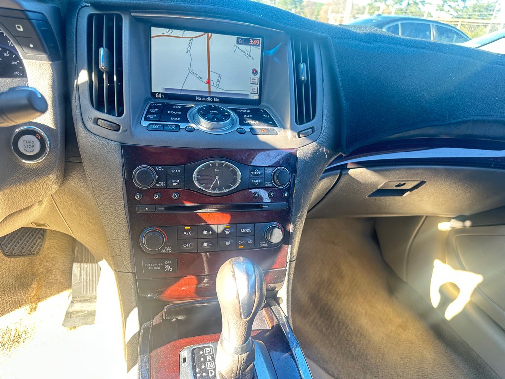 2011 INFINITI G37 Image 11