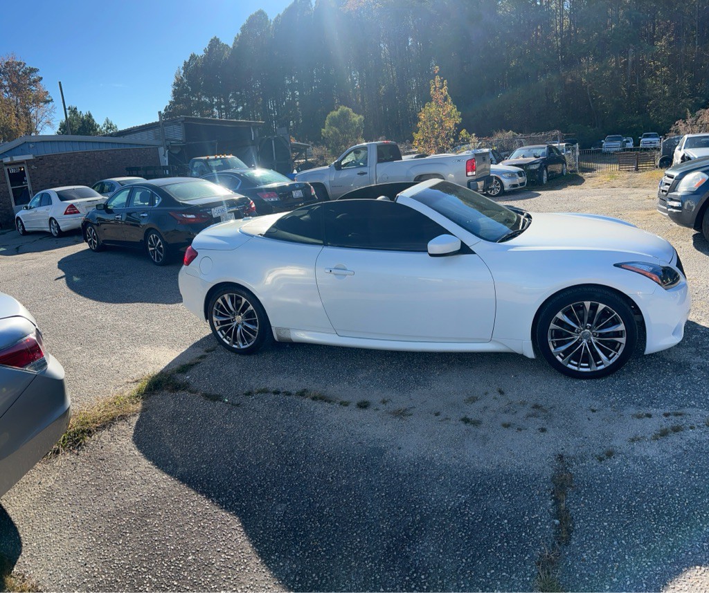 2011 INFINITI G37 Image 16