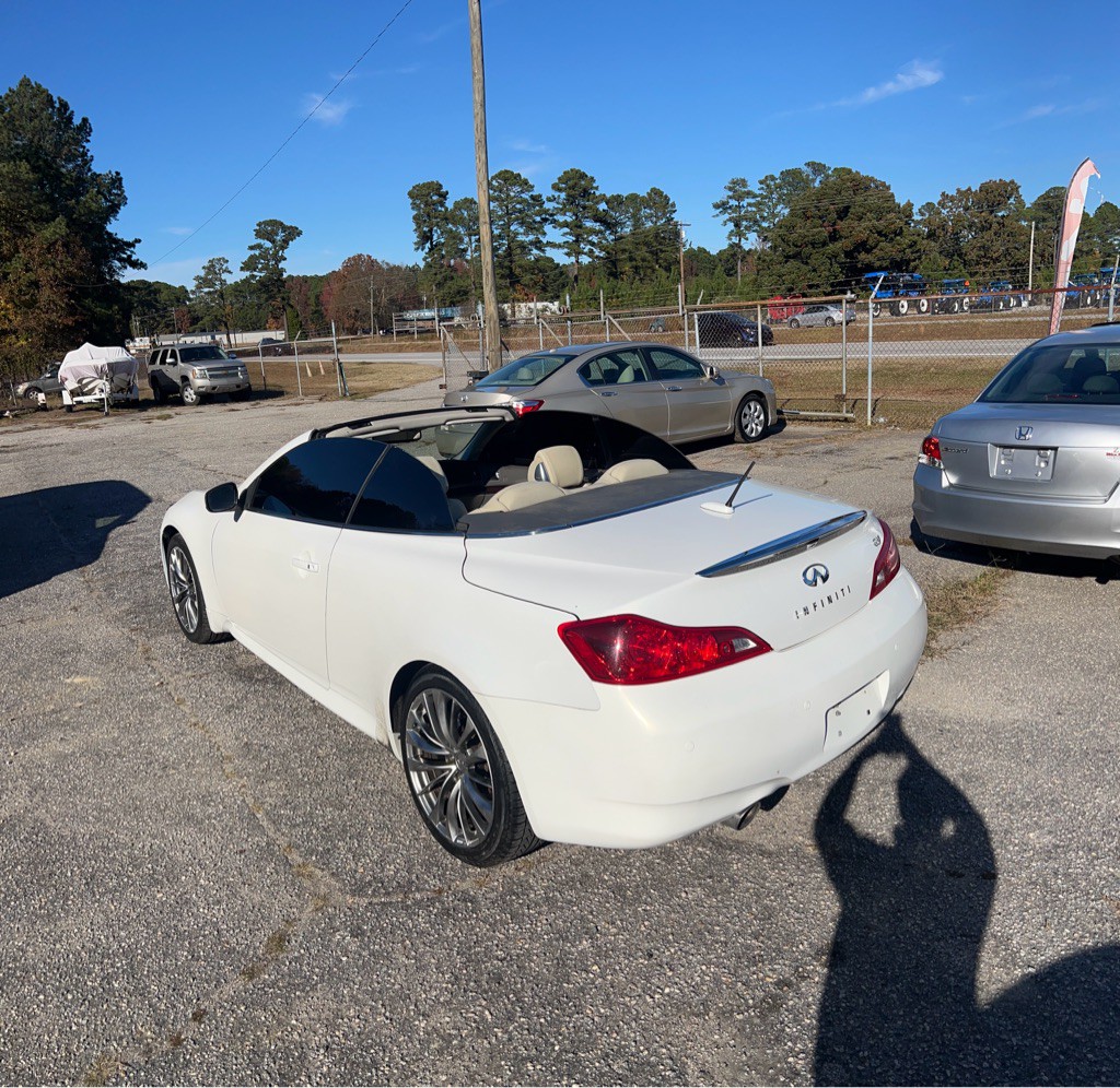 2011 INFINITI G37 Image 18