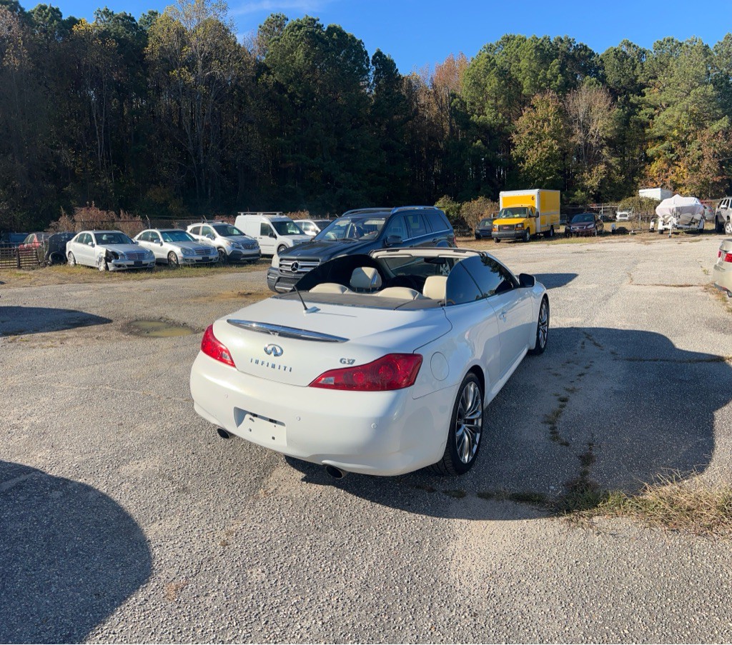 2011 INFINITI G37 Image 19