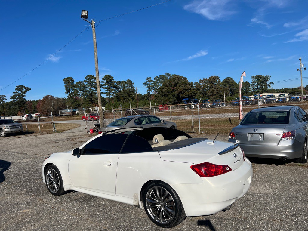2011 INFINITI G37 Image 22