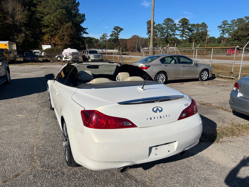 2011 INFINITI G37 Image 24