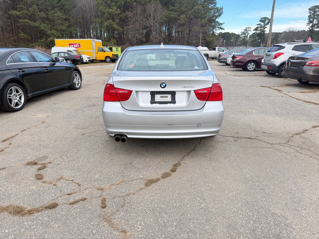 2011 BMW 3 Series Image 6