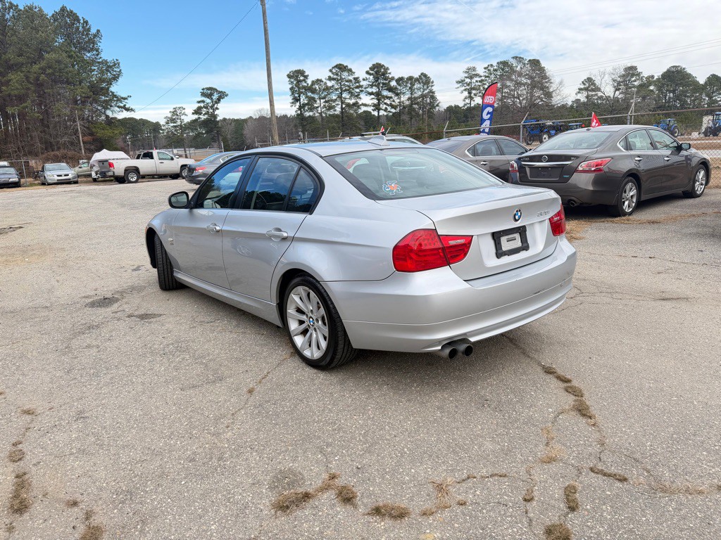 2011 BMW 3 Series Image 7