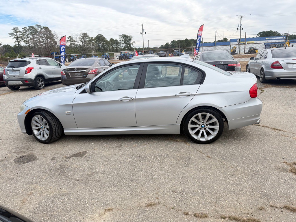 2011 BMW 3 Series Image 8