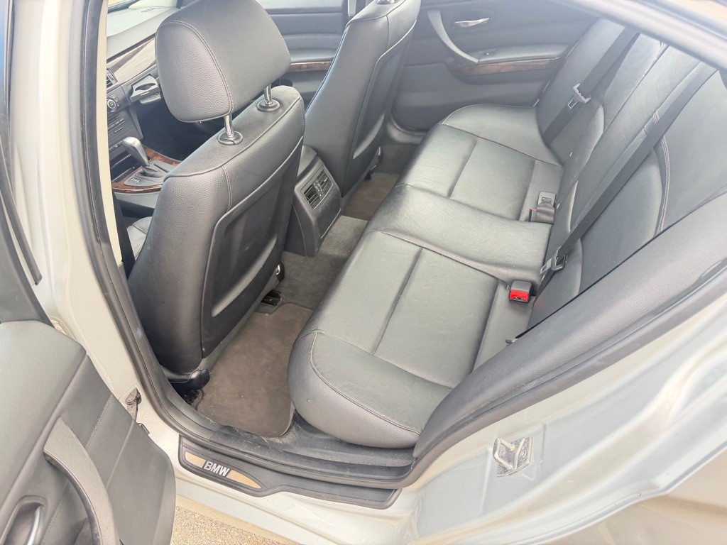 2011 BMW 3 Series Image 10