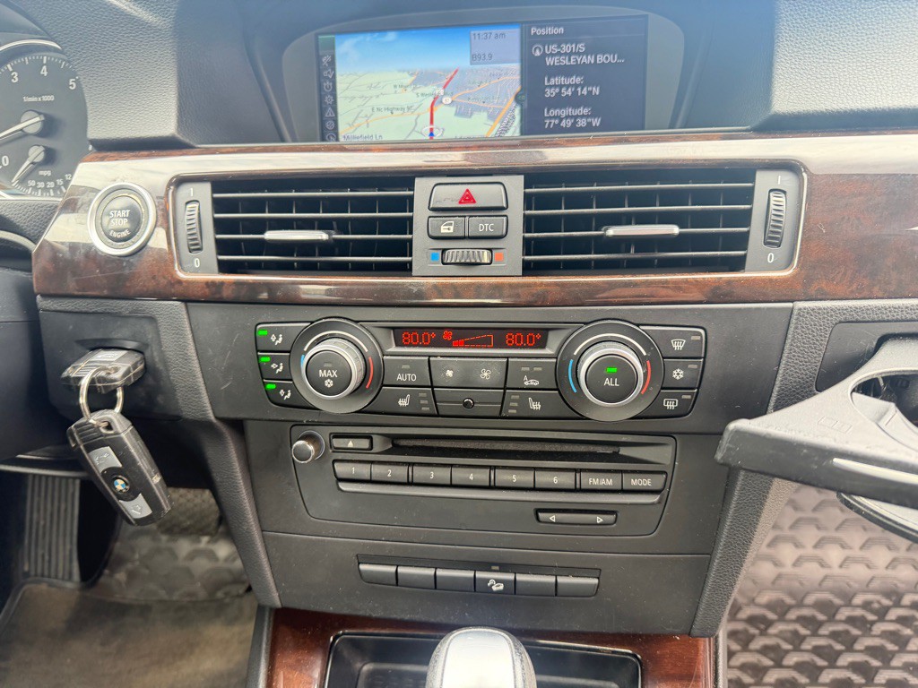 2011 BMW 3 Series Image 15