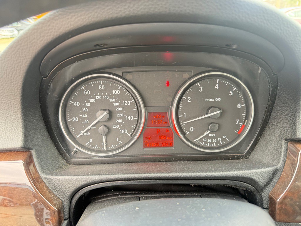 2011 BMW 3 Series Image 16