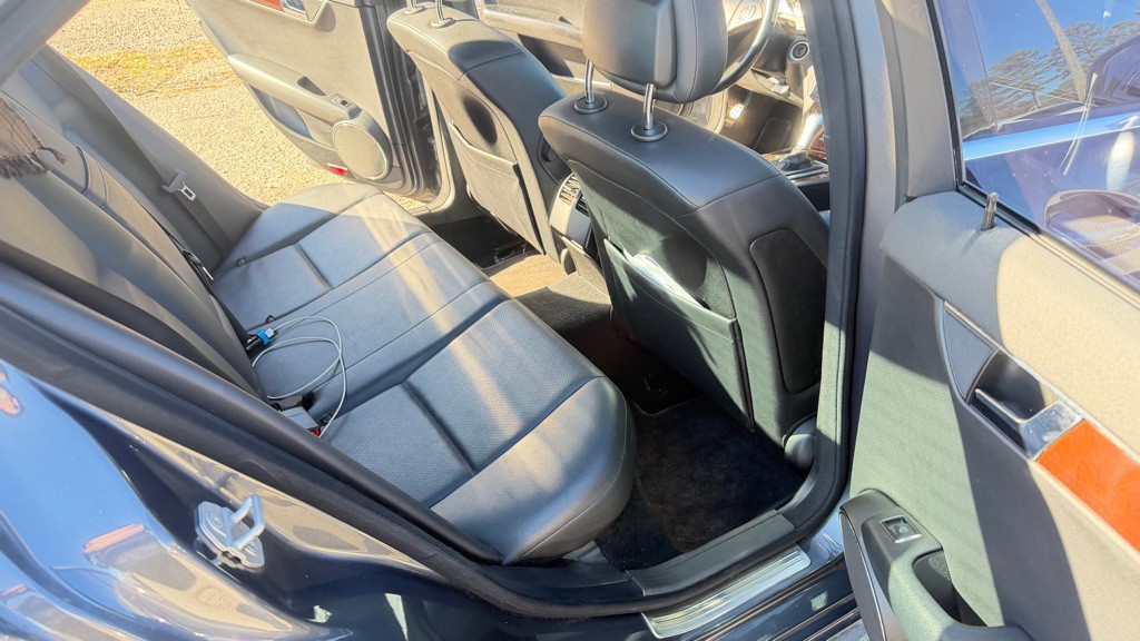 2009 Mercedes-Benz C-Class Image 11