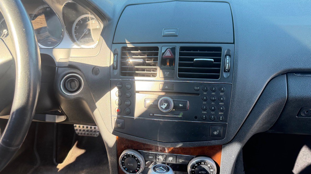 2009 Mercedes-Benz C-Class Image 15
