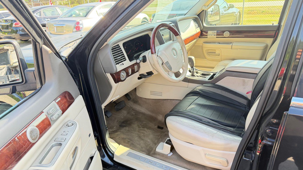 2004 Lincoln Aviator Image 9