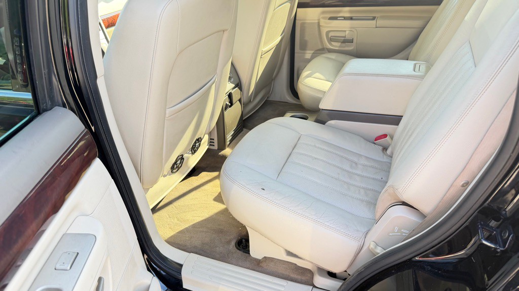 2004 Lincoln Aviator Image 10