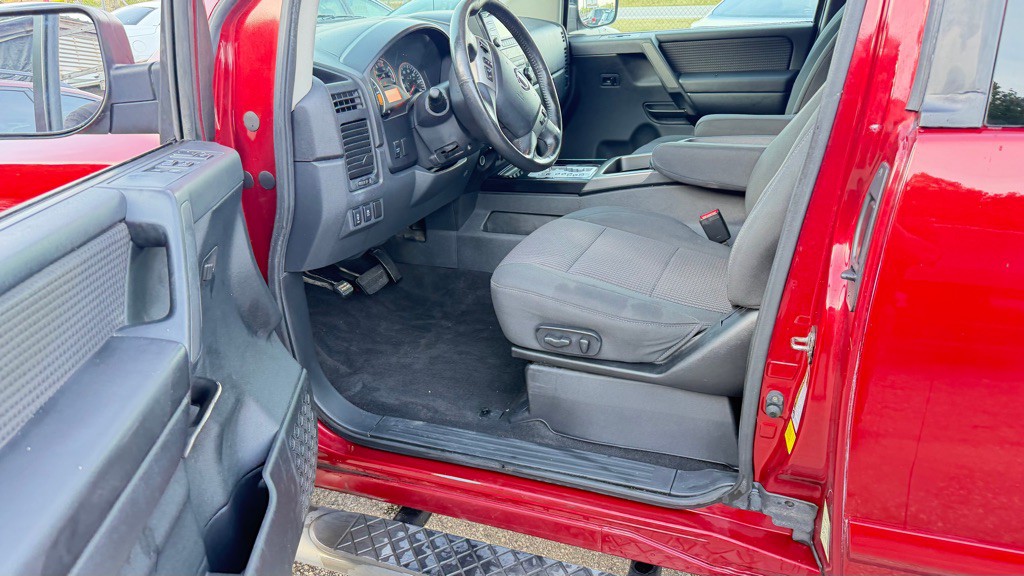 2013 Nissan Titan Image 9