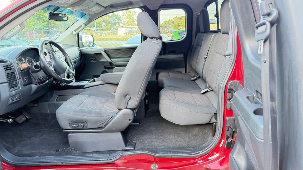 2013 Nissan Titan Image 10