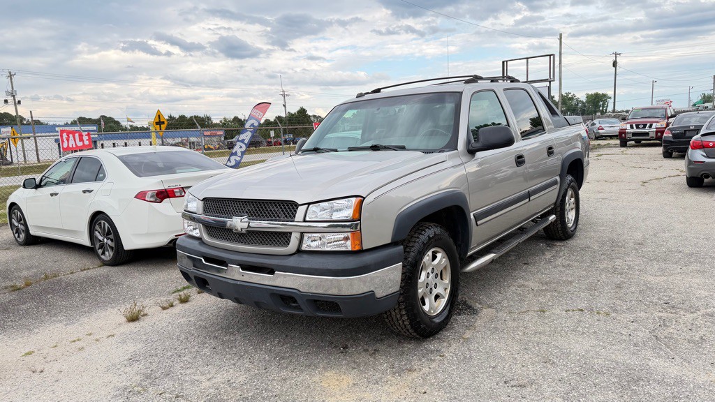2004 Chevrolet Avalanche Image 1