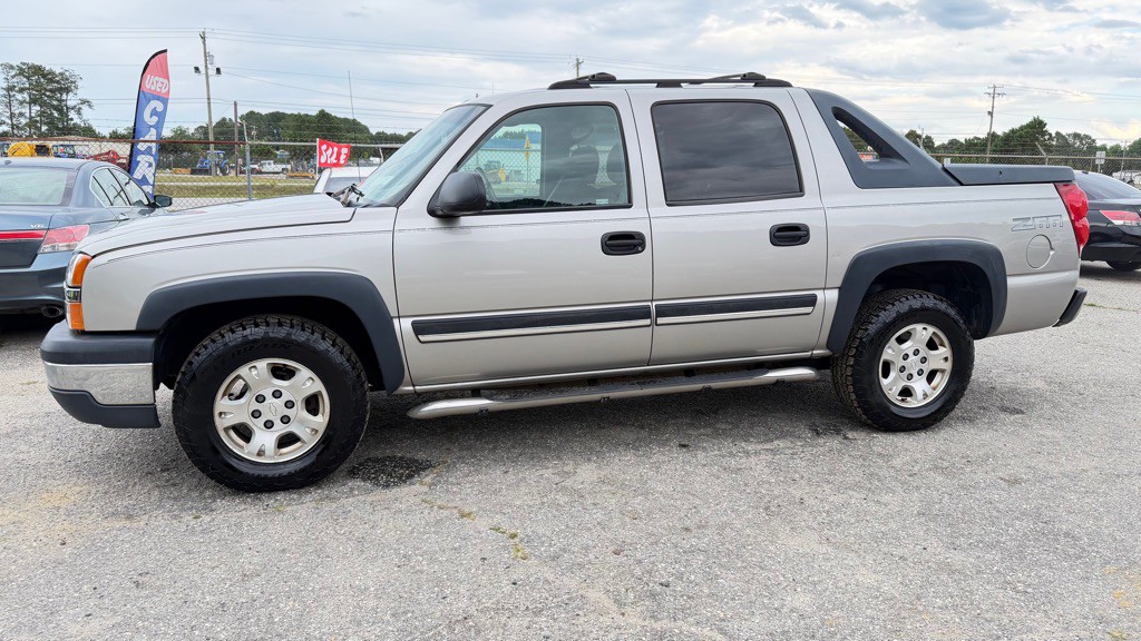2004 Chevrolet Avalanche Image 3