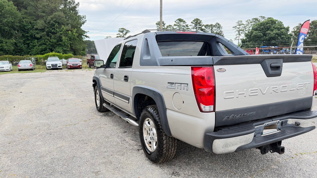 2004 Chevrolet Avalanche Image 6