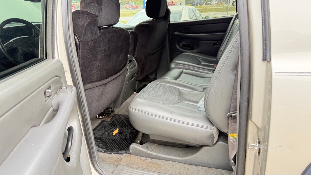 2004 Chevrolet Avalanche Image 9