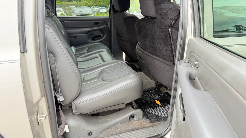 2004 Chevrolet Avalanche Image 10