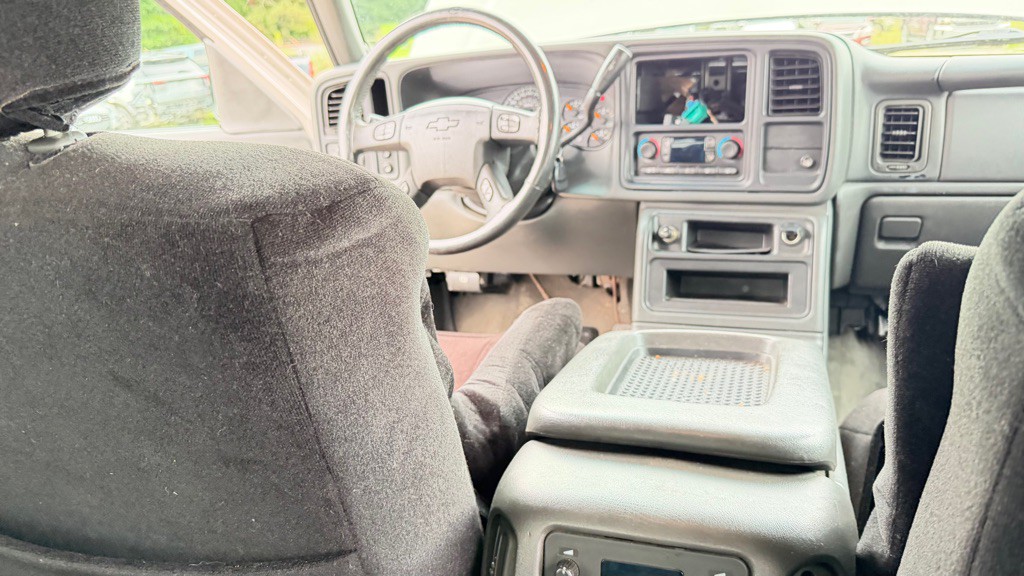 2004 Chevrolet Avalanche Image 11
