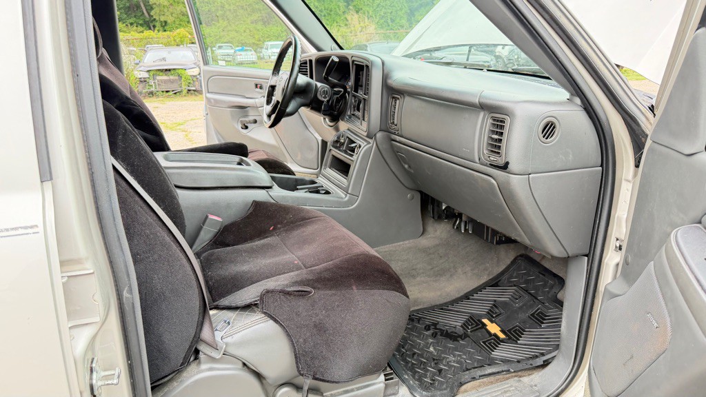 2004 Chevrolet Avalanche Image 12