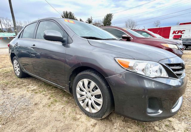 2013 Toyota Corolla Image 1