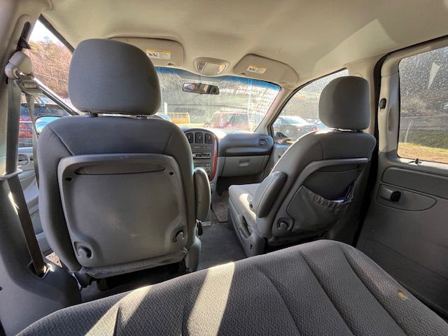 2007 Chrysler Town & Country Image 4