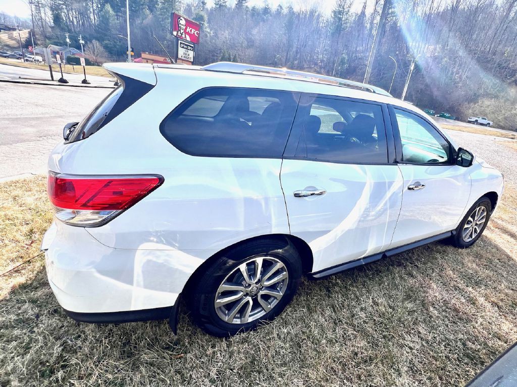 2015 Nissan Pathfinder Image 2
